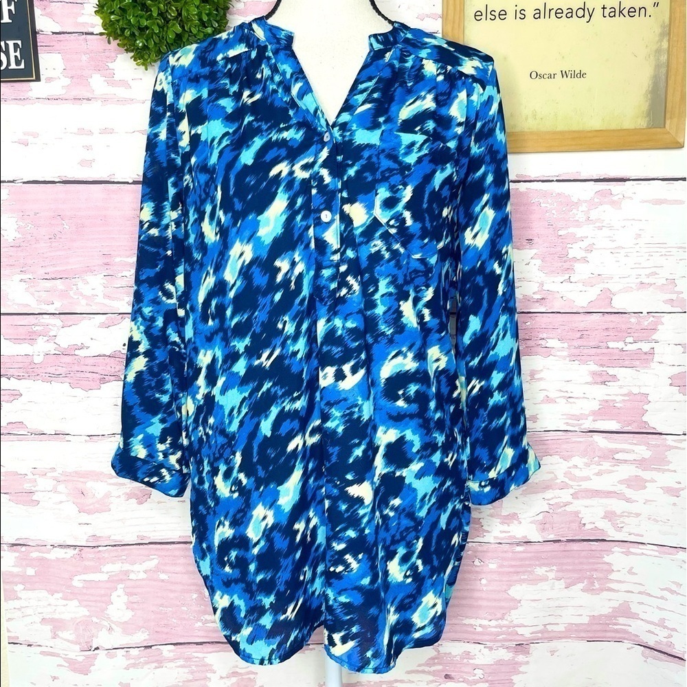 ROMEO AND JULIET COUTURE Women’s Blue Printed Top size Small